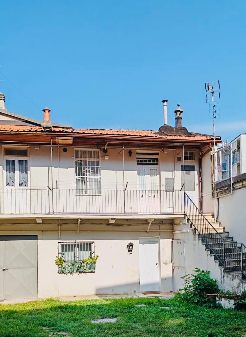 Casetta Nel Cortile Torino Esterno foto